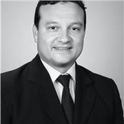 Soy Economista y abogado graduado, he sido docente catedrático en universidad, tengo experiencia enseñando, me gustaría que me vieran como alguien confiable para aprender